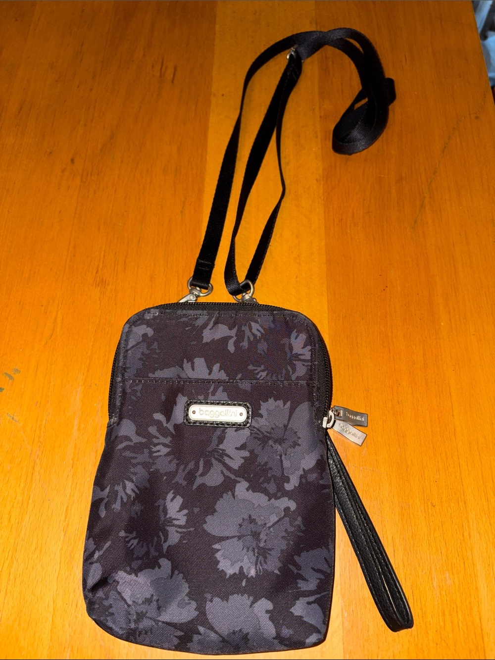 Baggallini Black Floral Crossbody Wristlet